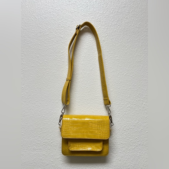 Anthropologie Handbags - EUC ANTHROPOLOGIE WITH HVISK
CAYMAN POCKET CROSSBODY BAG - YELLOW
